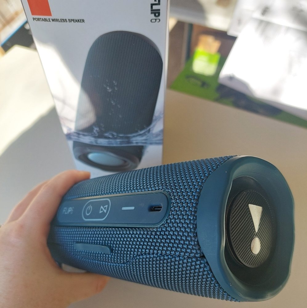 NEW Flip 6 Bluetooth Speaker BLUE